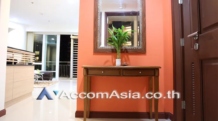 unit 2 Bedrooms  Condominium For Sale in Ploenchit, Bangkok  near BTS Ratchadamri (AA21366)