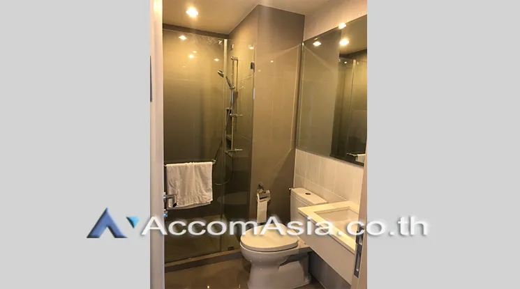 unit 2 Bedrooms  Condominium For Rent in Sukhumvit, Bangkok  near BTS Ekkamai (AA21379)