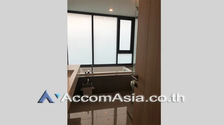 unit 2 Bedrooms  Condominium For Rent in Sukhumvit, Bangkok  near BTS Ekkamai (AA21379)