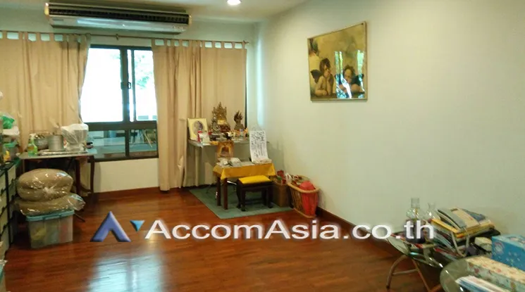 unit 1 Bedroom  Condominium For Sale in Ploenchit, Bangkok  near BTS Ploenchit (AA21414)
