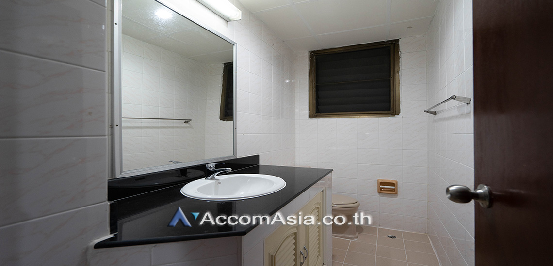 10  3 br Apartment For Rent in Sukhumvit ,Bangkok BTS Nana at Low rise and Peaceful AA21420