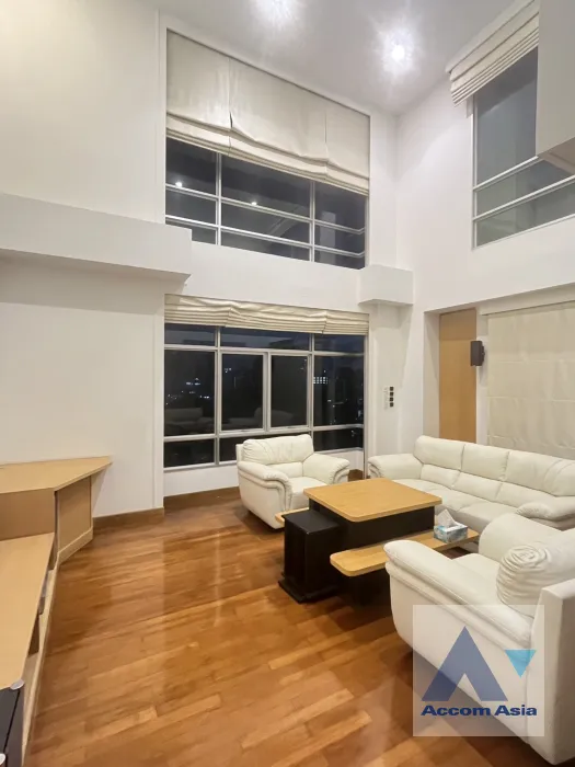 Duplex Condo, Pet friendly condominium for rent in Ploenchit, Bangkok Code AA21473