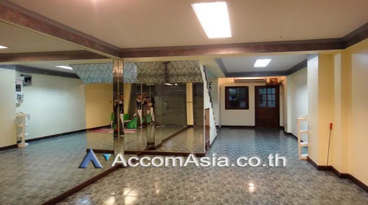  2  7 br Shophouse For Rent in Silom ,Bangkok BTS Chong Nonsi AA21477