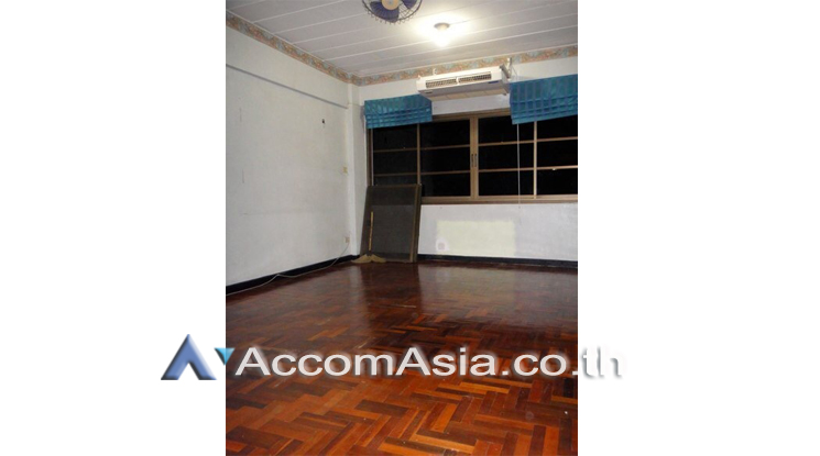  1  7 br Shophouse For Rent in Silom ,Bangkok BTS Chong Nonsi AA21477