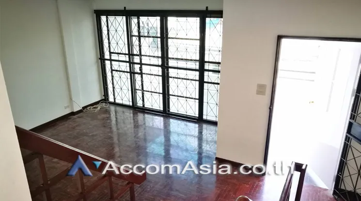 unitHome Office, Pet friendly |  4 Bedrooms  House For Rent & Sale in Sukhumvit, Bangkok  near BTS Phrom Phong (AA21531)