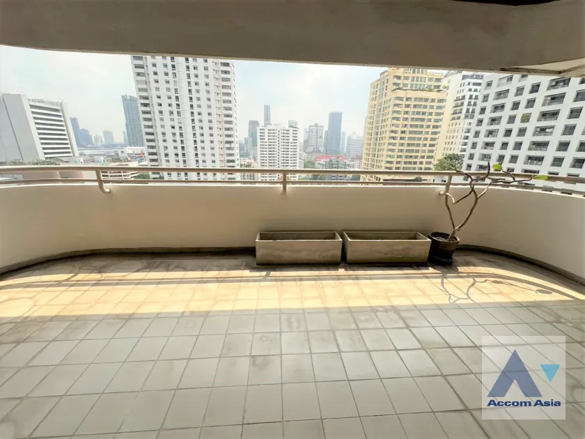 unit 4 Bedrooms  Condominium For Rent in Sukhumvit, Bangkok  near BTS Nana (21328)