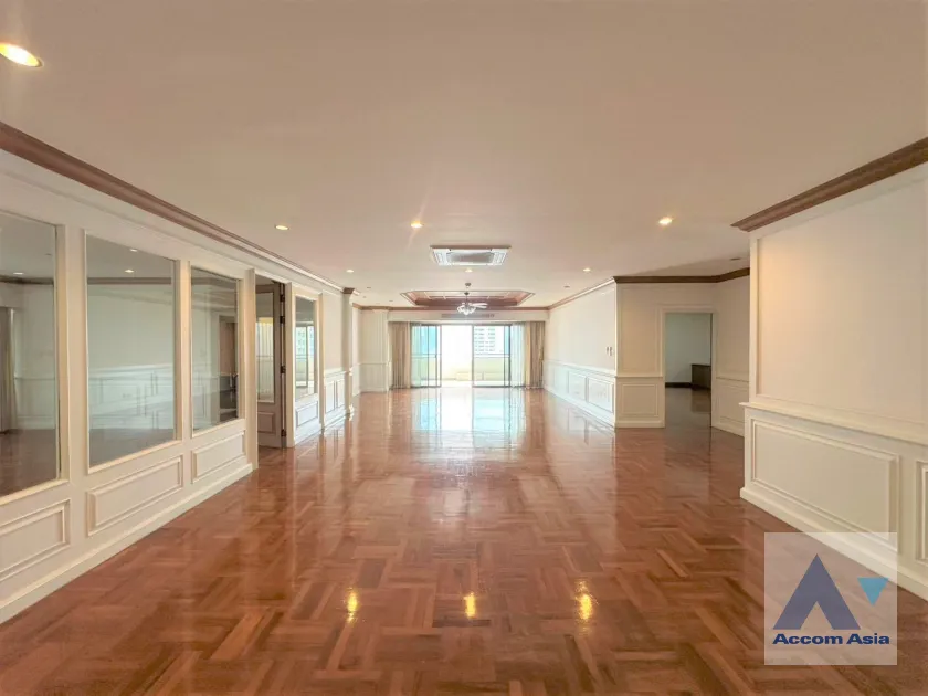 unit 4 Bedrooms  Condominium For Rent in Sukhumvit, Bangkok  near BTS Nana (21328)