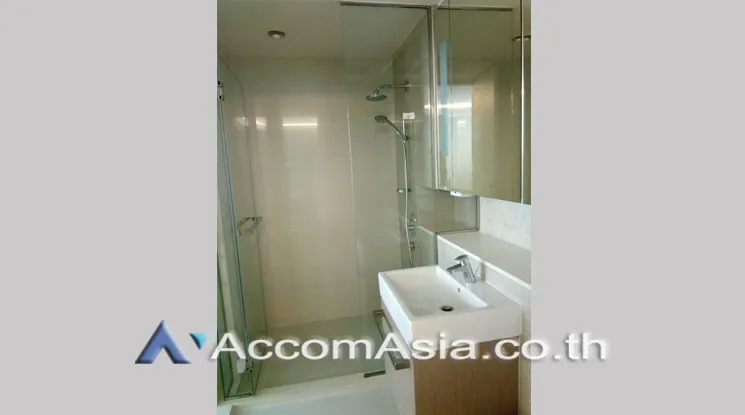 unit 1 Bedroom  Condominium For Rent & Sale in Sukhumvit, Bangkok  near BTS Ekkamai (AA21648)