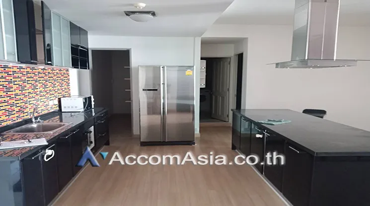 unit 2 Bedrooms  Condominium For Rent in Charoen Nakhon, Bangkok  near BTS Krung Thon Buri (AA21671)
