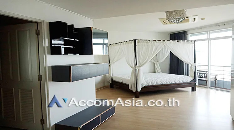 unit 2 Bedrooms  Condominium For Rent in Charoen Nakhon, Bangkok  near BTS Krung Thon Buri (AA21671)