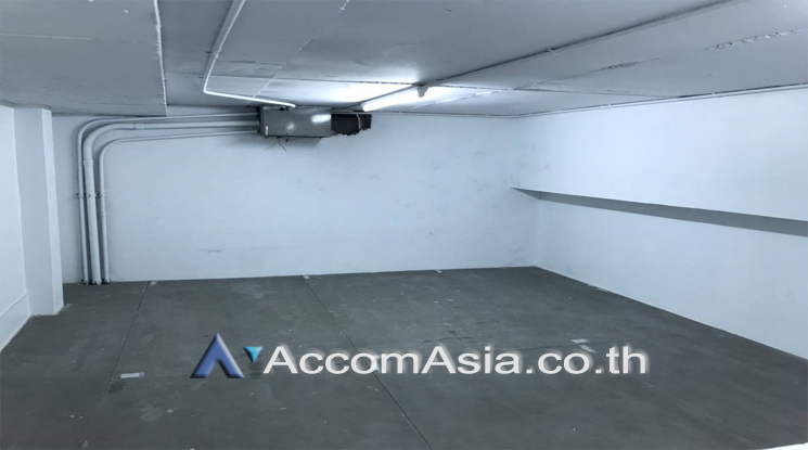  1  Office Space For Rent in Ratchadaphisek ,Bangkok MRT Sutthisan at Muangthai Phatra Complex AA21724