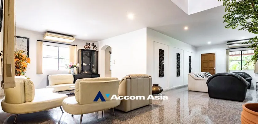 unitPet friendly |  4 Bedrooms  House For Rent & Sale in Sukhumvit, Bangkok  near BTS Punnawithi (AA21804)
