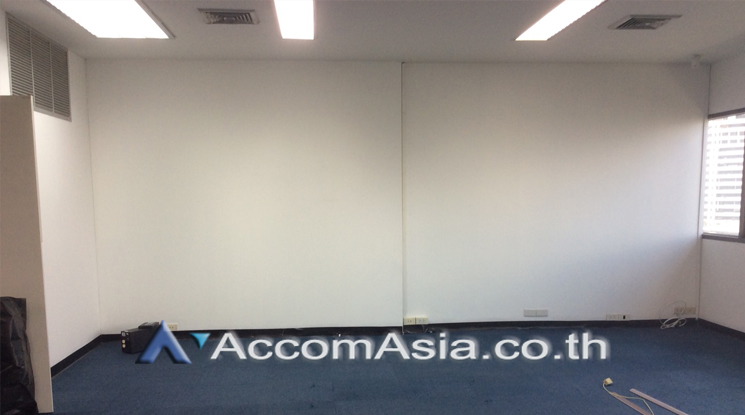  1  Studio Office Space for rent and sale in Sukhumvit ,Bangkok BTS Ekkamai at Sorachai Building AA21856