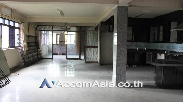 unit Shophouse For Rent in Ploenchit, Bangkok  near BTS Ploenchit (AA21877)