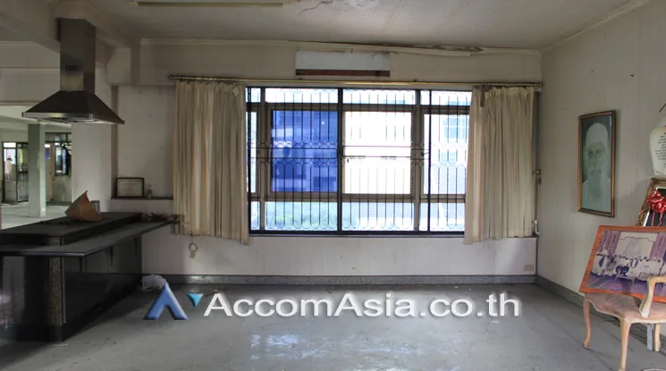 unit Shophouse For Rent in Ploenchit, Bangkok  near BTS Ploenchit (AA21877)