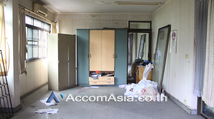 5  Shophouse For Rent in Ploenchit ,Bangkok BTS Ploenchit AA21877