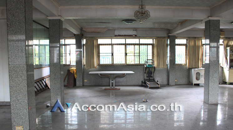 7  Shophouse For Rent in Ploenchit ,Bangkok BTS Ploenchit AA21877