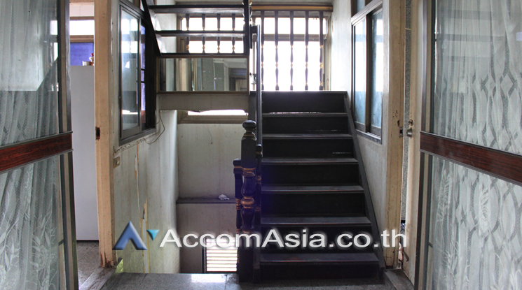 8  Shophouse For Rent in Ploenchit ,Bangkok BTS Ploenchit AA21877
