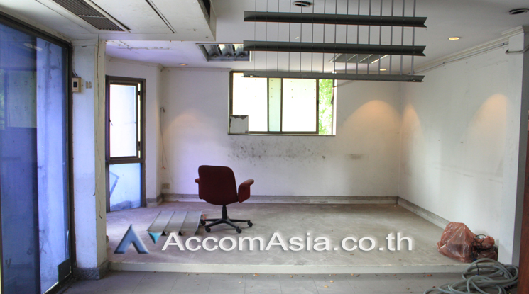 9  Shophouse For Rent in Ploenchit ,Bangkok BTS Ploenchit AA21877