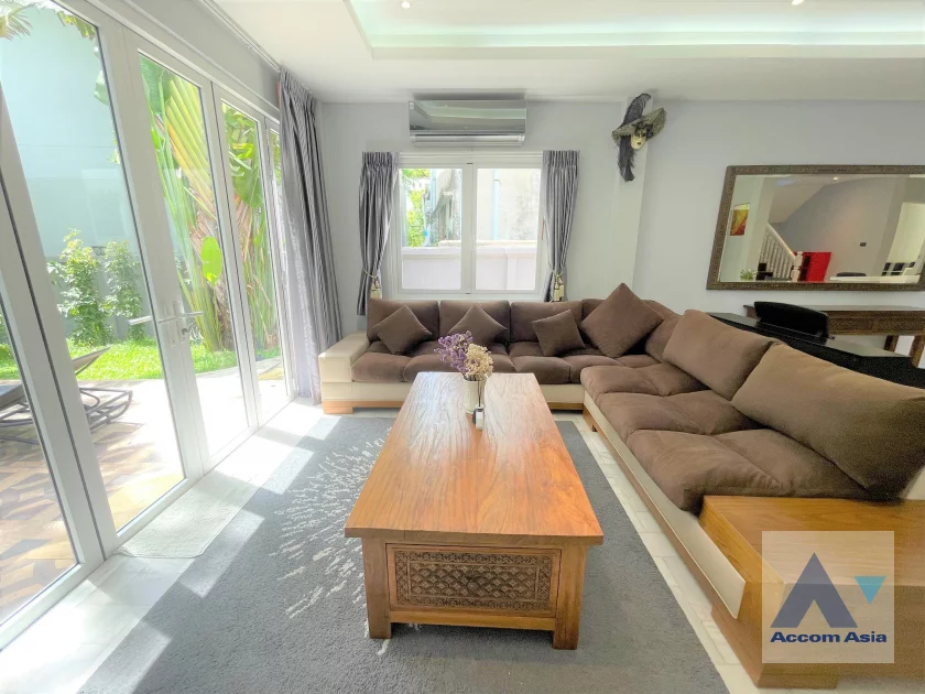 6  5 br House For Rent in Sukhumvit ,Bangkok BTS On Nut at House  in Compound AA21893