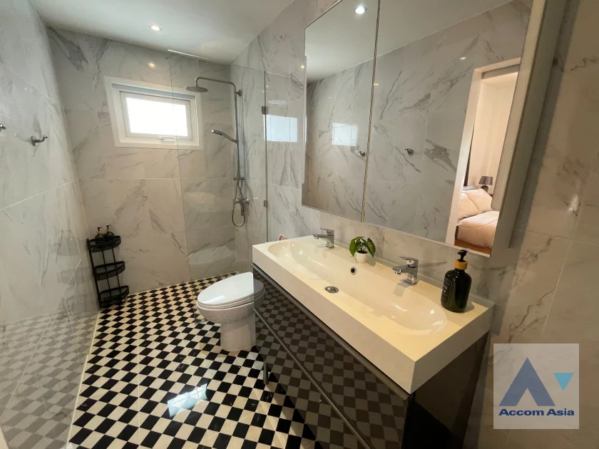 23  5 br House For Rent in Sukhumvit ,Bangkok BTS On Nut at House  in Compound AA21893