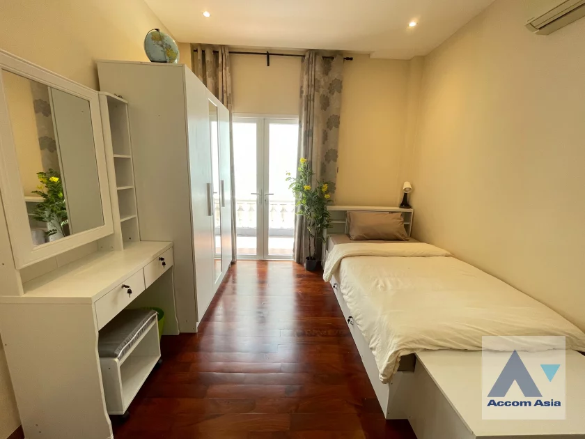 20  5 br House For Rent in Sukhumvit ,Bangkok BTS On Nut at House  in Compound AA21893