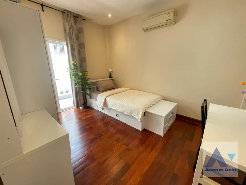 21  5 br House For Rent in Sukhumvit ,Bangkok BTS On Nut at House  in Compound AA21893