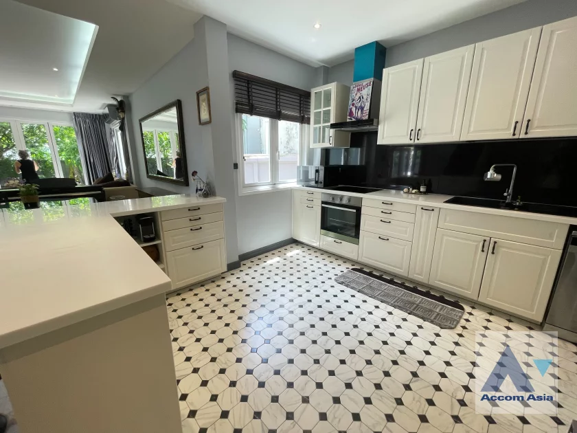 9  5 br House For Rent in Sukhumvit ,Bangkok BTS On Nut at House  in Compound AA21893