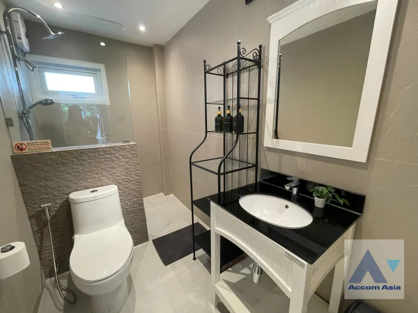 25  5 br House For Rent in Sukhumvit ,Bangkok BTS On Nut at House  in Compound AA21893