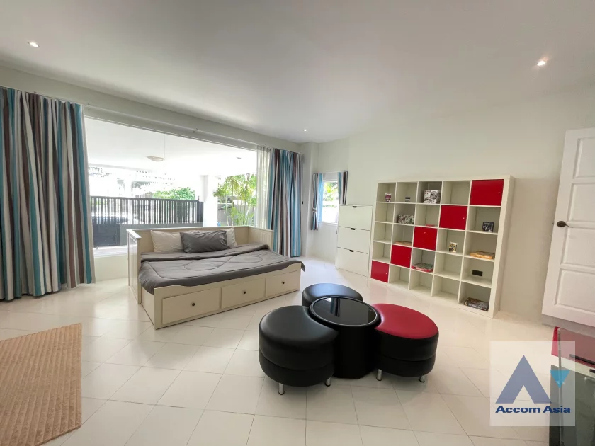 14  5 br House For Rent in Sukhumvit ,Bangkok BTS On Nut at House  in Compound AA21893