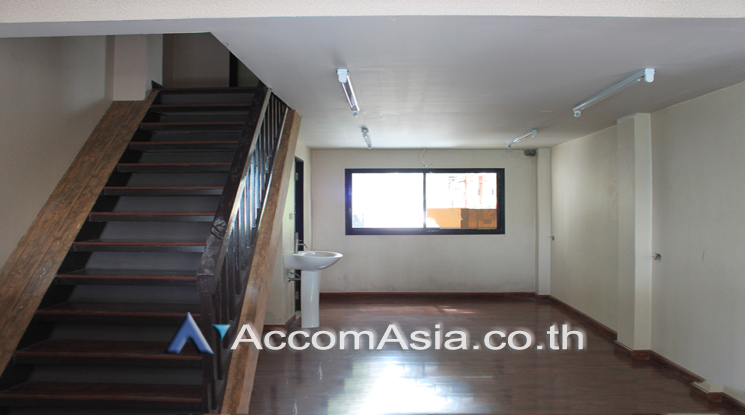  1  Retail / Showroom For Rent in Sukhumvit ,Bangkok BTS Phrom Phong - MRT Phetchaburi at Taka Town AA21900
