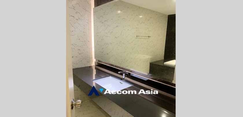 8  1 br Condominium For Rent in Silom ,Bangkok BTS Surasak at Nusa State Tower AA21966