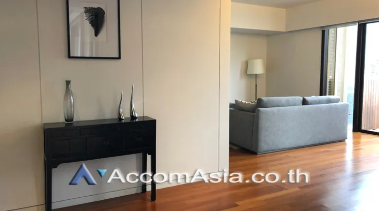 unit 1 Bedroom  Condominium For Rent & Sale in Ploenchit, Bangkok  near BTS Ratchadamri (AA21985)