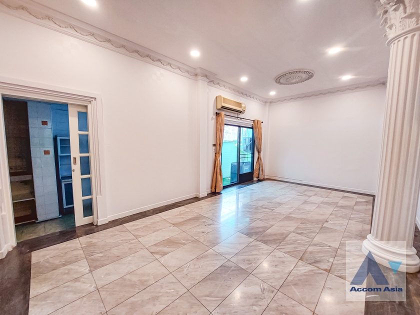 6  4 br House For Rent in Sukhumvit ,Bangkok BTS Thong Lo at Sukhumvit Villa AA21991