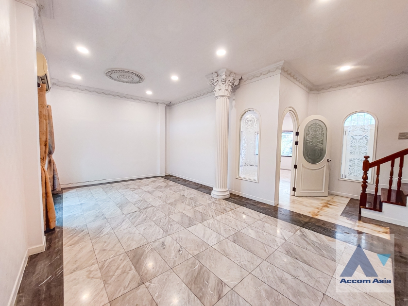 7  4 br House For Rent in Sukhumvit ,Bangkok BTS Thong Lo at Sukhumvit Villa AA21991