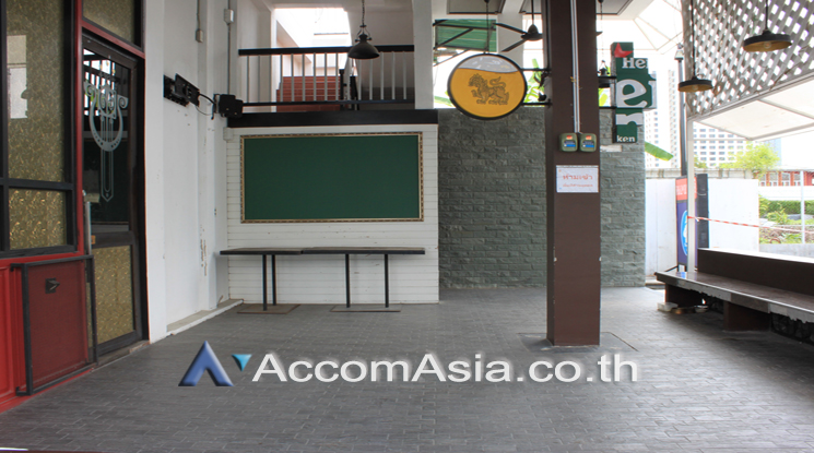  1  Retail / Showroom For Rent in Sukhumvit ,Bangkok MRT Phetchaburi - BTS Phrom Phong at Taka Town AA21993