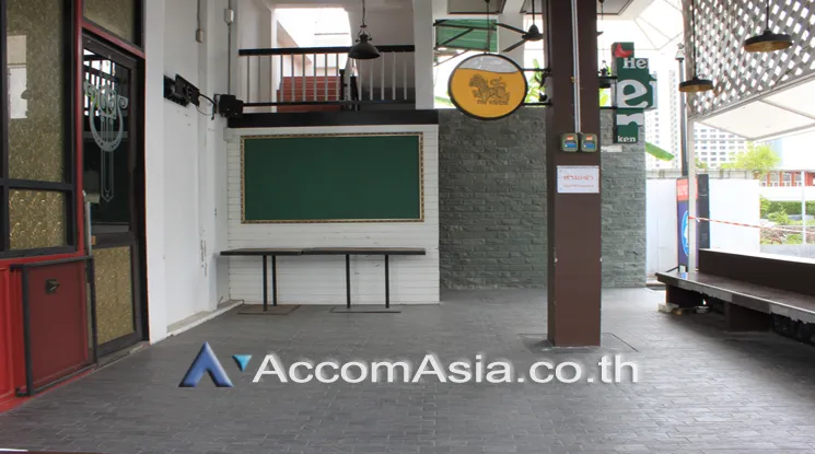 unit Retail / showroom For Rent in Sukhumvit, Bangkok  near MRT Phetchaburi - BTS Phrom Phong (AA21993)