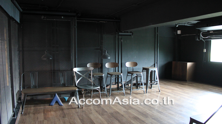 6  Retail / Showroom For Rent in Sukhumvit ,Bangkok MRT Phetchaburi - BTS Phrom Phong at Taka Town AA21993