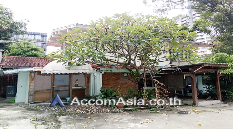  2  3 br House For Rent in Sukhumvit ,Bangkok BTS Phrom Phong AA22108