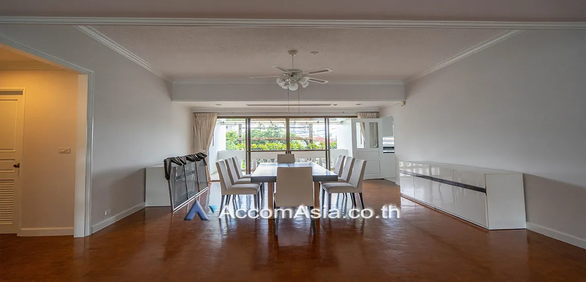 unit 4 Bedrooms  Apartment For Rent in Sathorn, Bangkok  near BTS Chong Nonsi (10320)