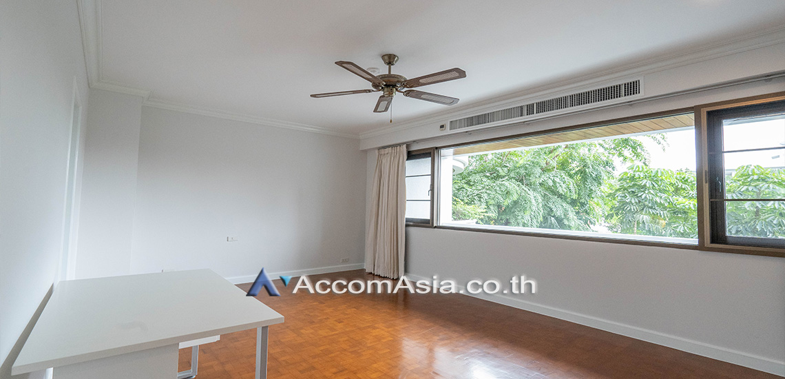 8  4 br Apartment For Rent in Sathorn ,Bangkok BTS Chong Nonsi at Kid Friendly Place Short Walk to Nang Linchi Road 10320