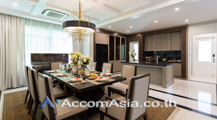 unit 4 Bedrooms  House For Rent in Bang Na, Bangkok  (AA22141)