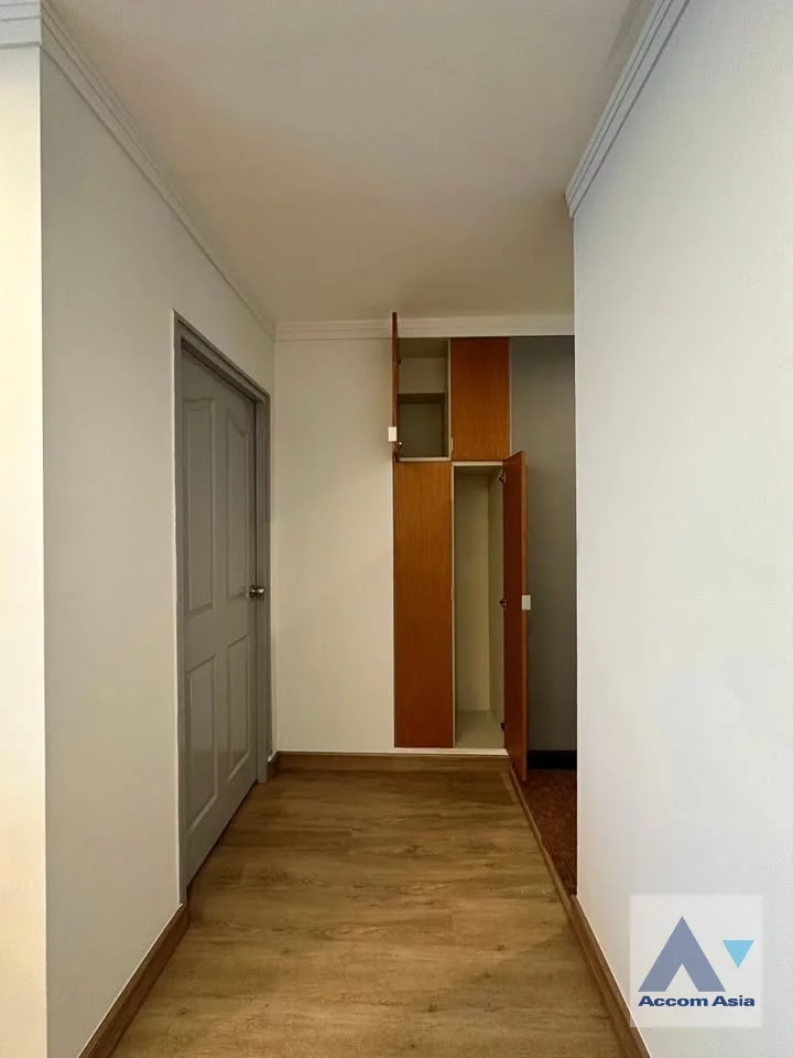 8  2 br Condominium For Rent in Ploenchit ,Bangkok BTS Chitlom at New House 21385