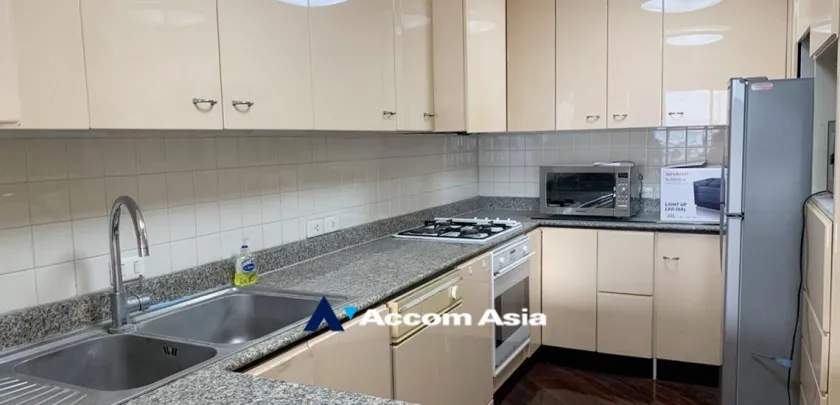 unit 2 Bedrooms  Condominium For Rent in Ploenchit, Bangkok  near BTS Chitlom (AA22468)