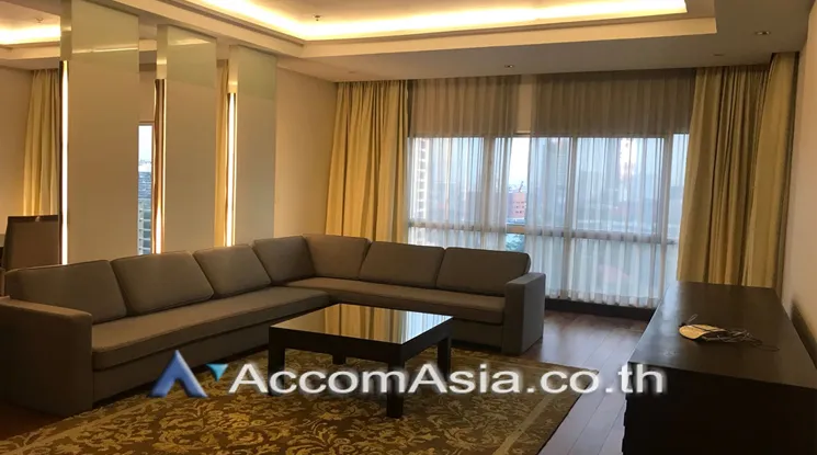 unit 4 Bedrooms  Apartment For Rent in Ploenchit, Bangkok  near BTS Ploenchit (AA22566)