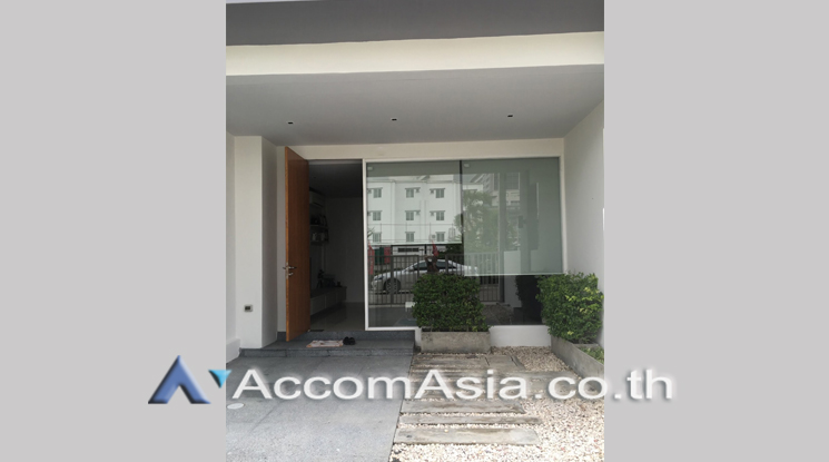 unitFully Furnished |  3 Bedrooms  Townhouse For Rent & Sale in Bang Na, Bangkok  near BTS Bang Na (AA22583)