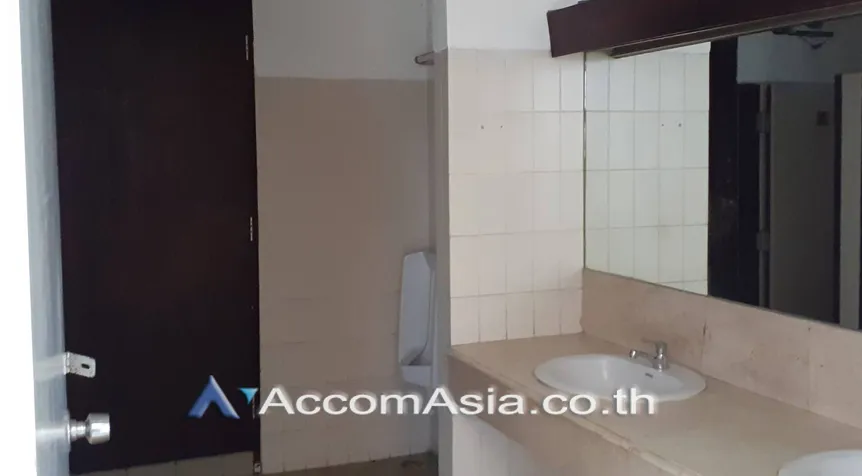  1  Office Space For Rent in Silom ,Bangkok MRT Silom - BTS Sala Daeng at Charn Issara Tower 1 AA22646