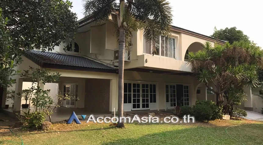 unit 4 Bedrooms  House For Rent & Sale in Pattanakarn, Bangkok  near BTS On Nut (AA22693)