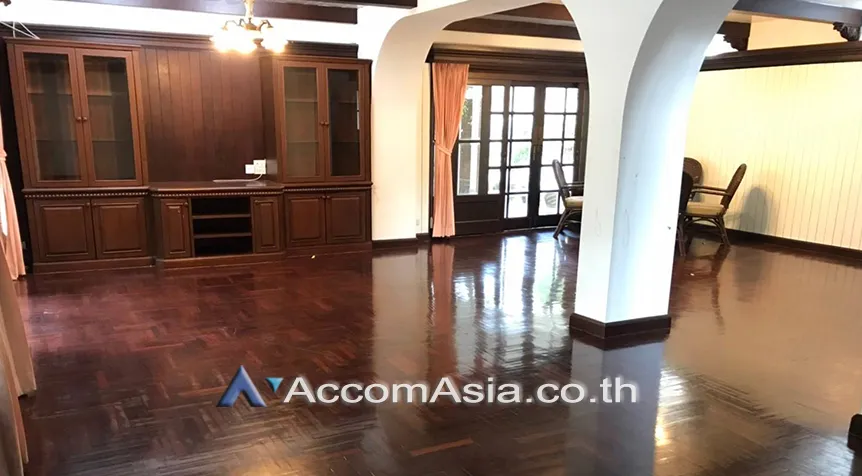 unit 4 Bedrooms  House For Rent & Sale in Pattanakarn, Bangkok  near BTS On Nut (AA22693)