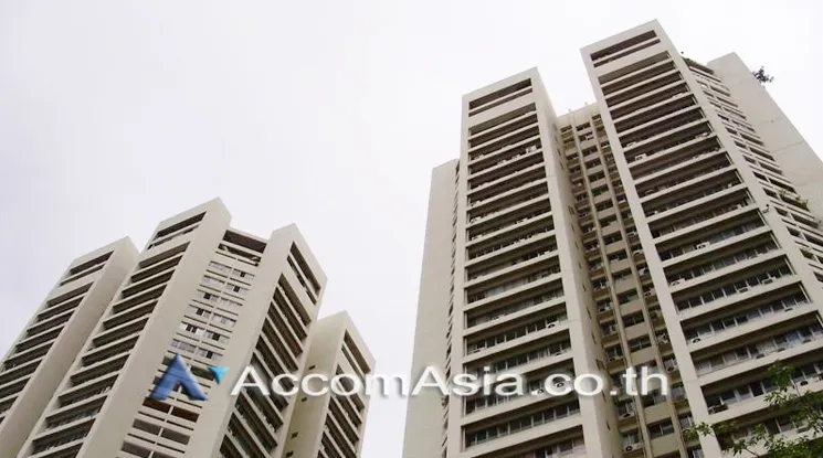 Tai Ping Tower Condominium  2 Bedroom for Sale BTS Ekkamai in Sukhumvit Bangkok